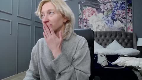 Snapshot of natalie_bitton chatting on 12-03-24, 07:32 Natalie online show from 12-03-24, 07:32
