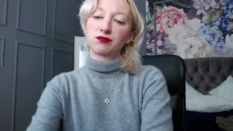Snapshot of natalie_bitton chatting on 12-07-24, 08:00 Natalie online show from 12-07-24, 08:00