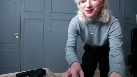 Snapshot of natalie_bitton chatting on 12-07-24, 11:07 Natalie online show from 12-07-24, 11:07