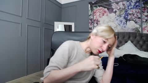Snapshot of natalie_bitton chatting on 12-11-24, 07:31 Natalie online show from 12-11-24, 07:31