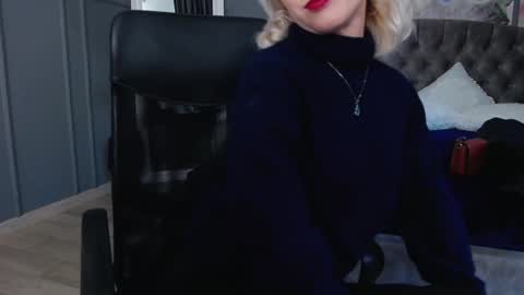 Snapshot of natalie_bitton chatting on 12-20-24, 07:22 Natalie online show from 12-20-24, 07:22