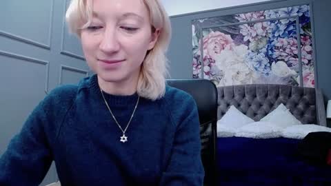 Snapshot of natalie_bitton chatting on 12-22-24, 07:11 Natalie online show from 12-22-24, 07:11