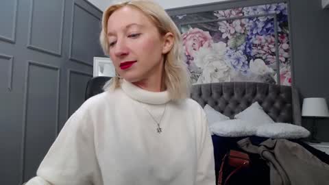 Snapshot of natalie_bitton chatting on 12-24-24, 07:39 Natalie online show from 12-24-24, 07:39