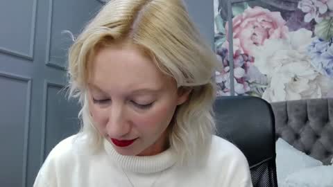 Snapshot of natalie_bitton chatting on 12-24-24, 10:44 Natalie online show from 12-24-24, 10:44