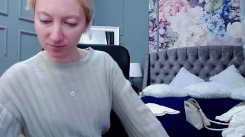 Snapshot of natalie_bitton chatting on 12-29-24, 09:17 Natalie online show from 12-29-24, 09:17
