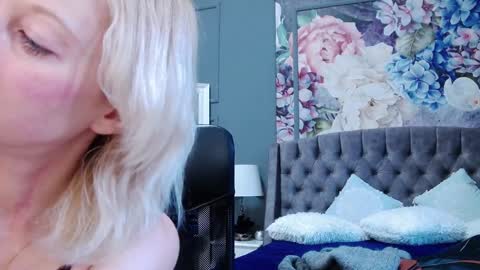 Snapshot of natalie_bitton chatting on 01-01-25, 07:41 Natalie online show from 01-01-25, 07:41
