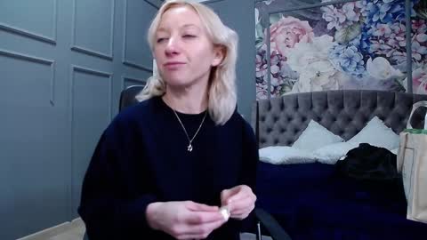 Snapshot of natalie_bitton chatting on 01-06-25, 07:42 Natalie online show from 01-06-25, 07:42
