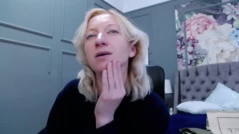 Snapshot of natalie_bitton chatting on 01-06-25, 10:46 Natalie online show from 01-06-25, 10:46