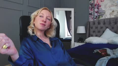 Snapshot of natalie_bitton chatting on 01-13-25, 10:47 Natalie online show from 01-13-25, 10:47