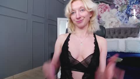Snapshot of natalie_bitton chatting on 01-14-25, 10:59 Natalie online show from 01-14-25, 10:59