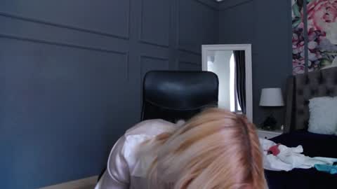 Snapshot of natalie_bitton chatting on 01-15-25, 12:04 Natalie online show from 01-15-25, 12:04
