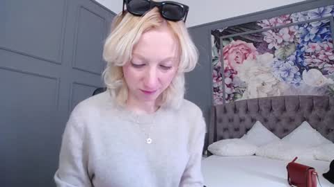 Snapshot of natalie_bitton chatting on 01-19-25, 09:55 Natalie online show from 01-19-25, 09:55