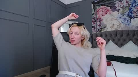 Snapshot of natalie_bitton chatting on 01-19-25, 01:01 Natalie online show from 01-19-25, 01:01