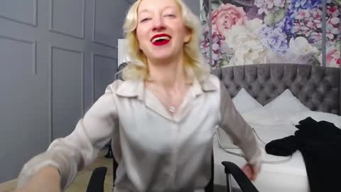 Snapshot of natalie_bitton chatting on 01-20-25, 08:41 Natalie online show from 01-20-25, 08:41
