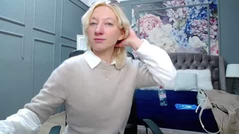 Snapshot of natalie_bitton chatting on 01-23-25, 07:54 Natalie online show from 01-23-25, 07:54