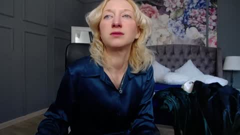 Snapshot of natalie_bitton chatting on 01-24-25, 07:08 Natalie online show from 01-24-25, 07:08