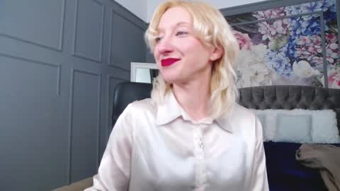 Snapshot of natalie_bitton chatting on 01-25-25, 08:00 Natalie online show from 01-25-25, 08:00
