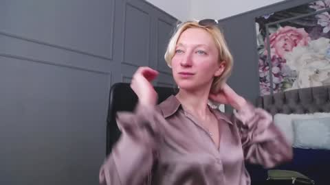 Snapshot of natalie_bitton chatting on 01-28-25, 10:02 Natalie online show from 01-28-25, 10:02