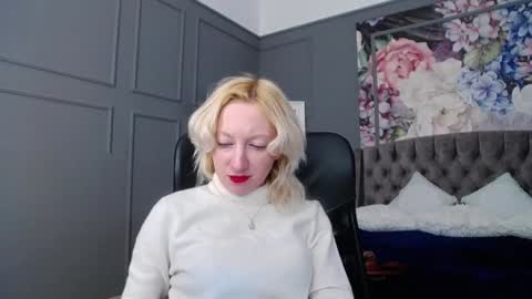 Snapshot of natalie_bitton chatting on 02-03-25, 09:19 Natalie online show from 02-03-25, 09:19