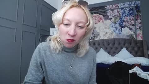Snapshot of natalie_bitton chatting on 02-07-25, 07:50 Natalie online show from 02-07-25, 07:50