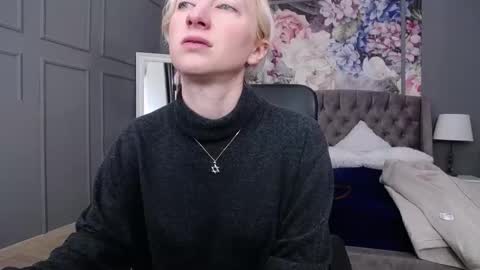 Snapshot of natalie_bitton chatting on 02-19-25, 08:22 Natalie online show from 02-19-25, 08:22