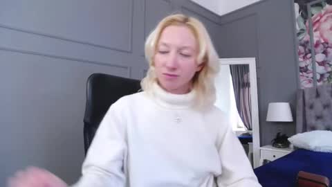 Snapshot of natalie_bitton chatting on 02-20-25, 10:27 Natalie online show from 02-20-25, 10:27