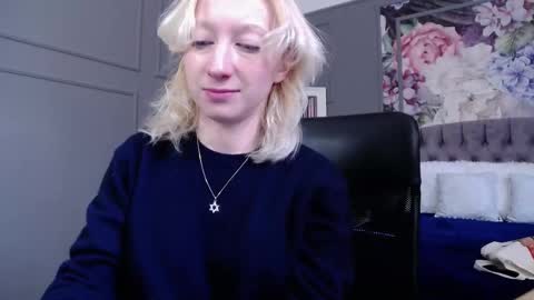 Snapshot of natalie_bitton chatting on 02-22-25, 08:29 Natalie online show from 02-22-25, 08:29