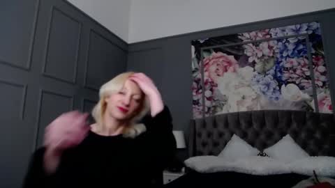 Snapshot of natalie_bitton chatting on 03-01-25, 08:23 Natalie online show from 03-01-25, 08:23