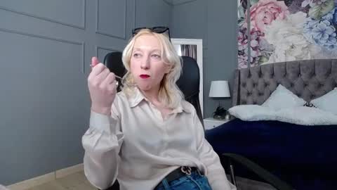 Snapshot of natalie_bitton chatting on 03-03-25, 07:21 Natalie online show from 03-03-25, 07:21
