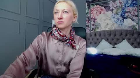 Snapshot of natalie_bitton chatting on 03-05-25, 09:27 Natalie online show from 03-05-25, 09:27