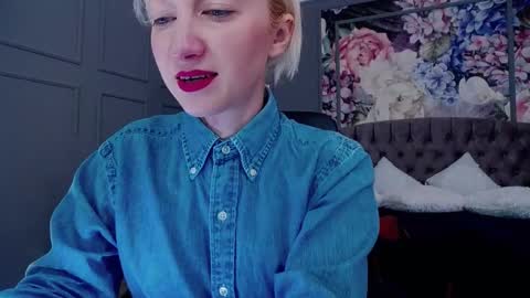 Snapshot of natalie_bitton chatting on 03-08-25, 07:27 Natalie online show from 03-08-25, 07:27