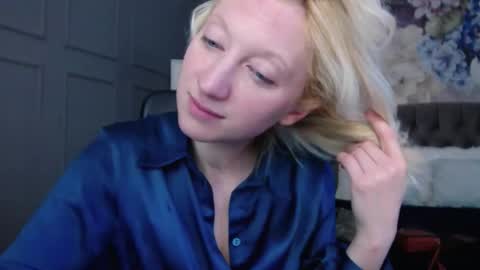 Snapshot of natalie_bitton chatting on 03-09-25, 12:31 Natalie online show from 03-09-25, 12:31