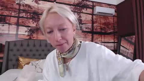 Snapshot of natalie_bitton chatting on 09-09-25, 10:59 Natalie online show from 09-09-25, 10:59