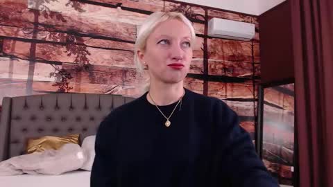 Snapshot of natalie_bitton chatting on 10-06-25, 11:18 Natalie online show from 10-06-25, 11:18