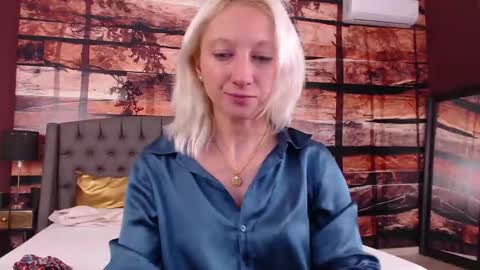 Snapshot of natalie_bitton chatting on 10-09-25, 10:24 Natalie online show from 10-09-25, 10:24