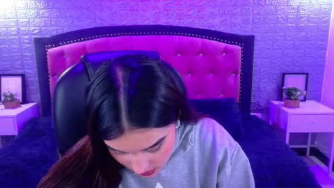 natalie  online show from 11-21-25, 03:49