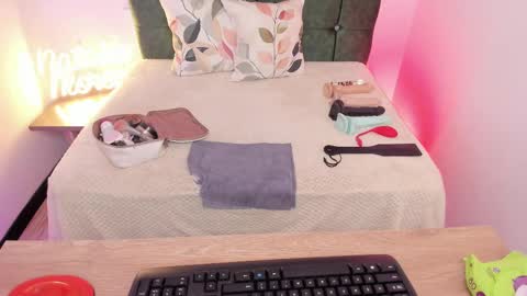 Snapshot of natalie_moree chatting on 03-03-25, 04:03 N A T A L I A online show from 03-03-25, 04:03