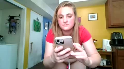Snapshot of natalielynn4216 chatting on 05-30-26, 08:28 natalielynn4216 online show from 05-30-26, 08:28