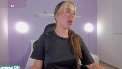 Snapshot of nataly_rodri chatting on 06-23-26, 05:05 Nataly online show from 06-23-26, 05:05