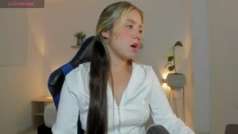 Snapshot of nataly_rodri chatting on 07-28-26, 07:39 Nataly online show from 07-28-26, 07:39