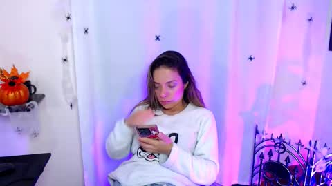 Natasha online show from 10-30-25, 01:23