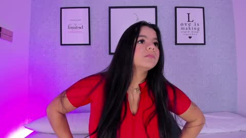 Snapshot of natasha_harpper chatting on 12-31-24, 02:03 Natasha online show from 12-31-24, 02:03