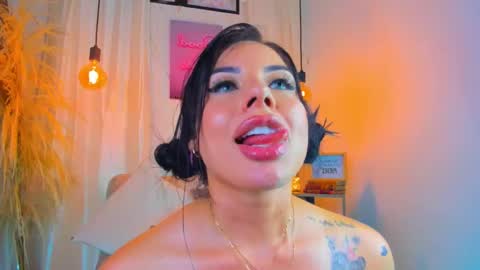 Snapshot of natasha_hartaman chatting on 03-09-25, 11:46 online show from 03-09-25, 11:46