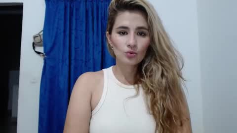 Snapshot of natasha_lopera chatting on 03-03-25, 03:19 Natasha online show from 03-03-25, 03:19
