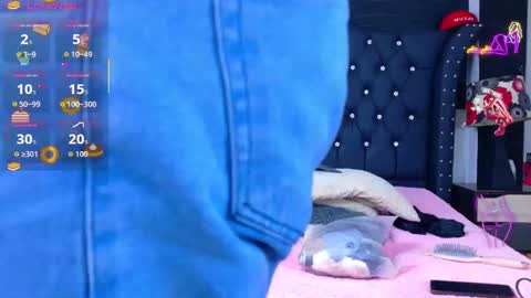 Snapshot of nathaliaz_ chatting on 10-15-25, 12:05 nathaliaz online show from 10-15-25, 12:05