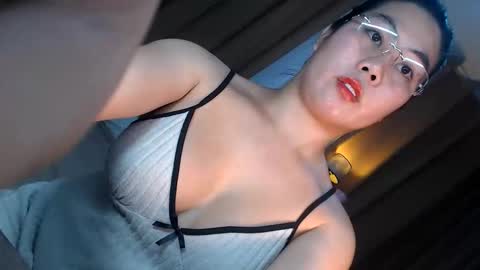 Snapshot of nathalie_hart chatting on 06-01-26, 02:02 Queen Marga online show from 06-01-26, 02:02