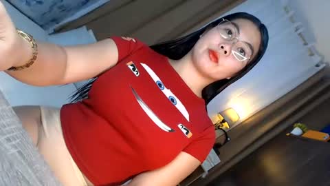 Snapshot of nathalie_hart chatting on 07-16-26, 02:39 Queen Marga online show from 07-16-26, 02:39