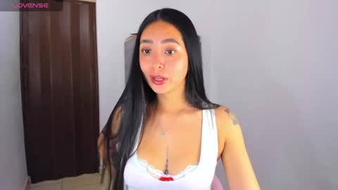 Snapshot of nathalie_rose chatting on 06-11-26, 04:49 Nathalie online show from 06-11-26, 04:49