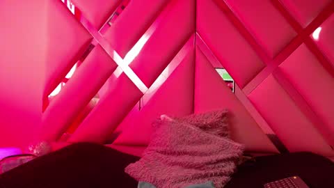 nathaly low online show from 01-12-25, 12:23