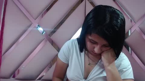 nathaly low online show from 01-30-25, 10:40